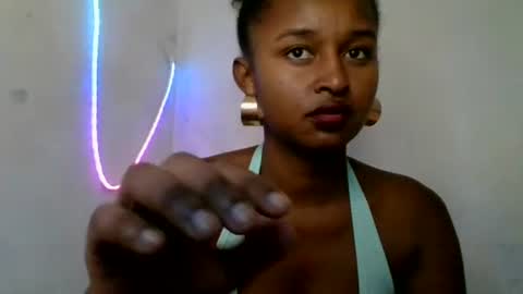 olinah610 online show from May 26, 12:04 pm