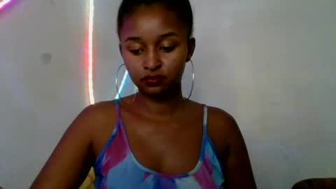 olinah610 online show from May 27, 12:13 pm