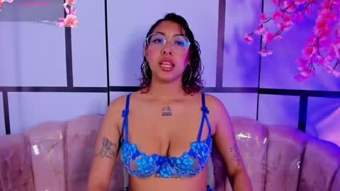 Snapshot of olivejoness_ chatting on September 17, 4:21 am olive online show from September 17, 4:21 am