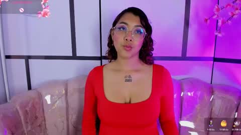 Snapshot of olivejoness_ chatting on October 17, 3:54 am olive online show from October 17, 3:54 am