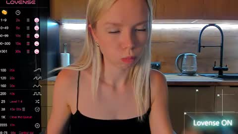 Olivia 3 online show from June 17, 8:32 pm