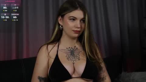 Snapshot of olivia_devis chatting on September 24, 5:23 pm SaraConor online show from September 24, 5:23 pm