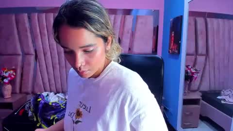 Snapshot of olivia_fox69 chatting on January 16, 12:02 am OLIVIA online show from January 16, 12:02 am