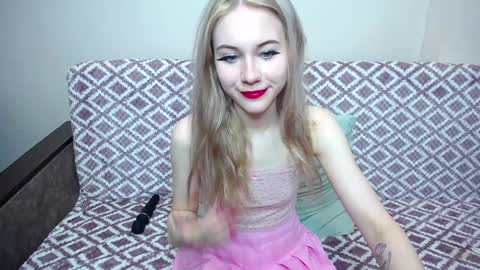 olivia_graceee online show from December 23, 8:44 am