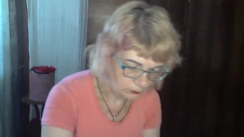 Olivia Mia online show from July 11, 3:01 pm