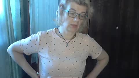 Olivia Mia online show from July 2, 8:20 am