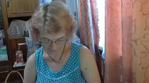 Olivia Mia online show from June 25, 9:02 am