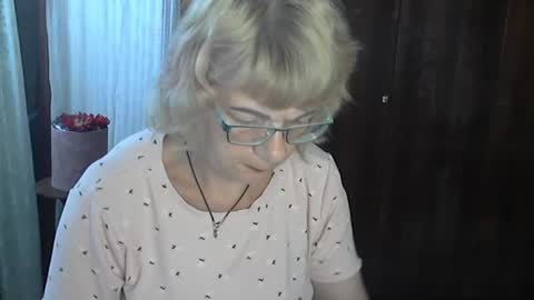 Olivia Mia online show from July 28, 11:50 am
