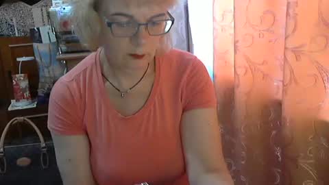 Olivia Mia online show from June 18, 10:53 am