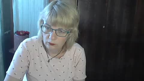 Olivia Mia online show from July 30, 8:04 am