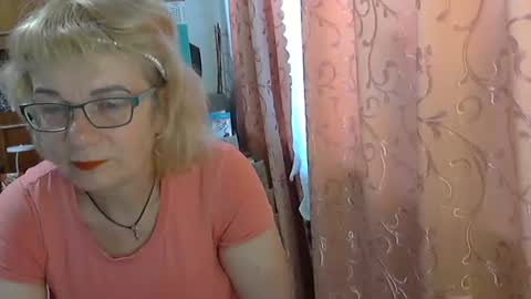 Olivia Mia online show from June 17, 7:32 am