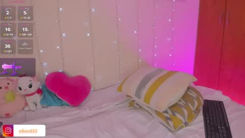 olivia_s19 online show from May 9, 4:25 am