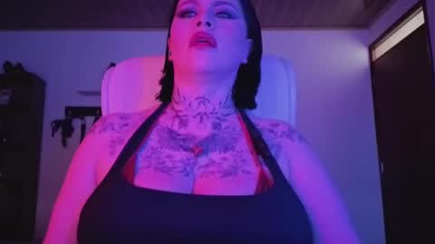   online show from October 25, 3:08 pm