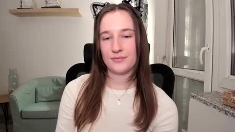 Oliwiaa2004 online show from February 15, 9:28 pm