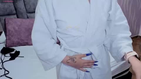 oliviabonnie online show from February 12, 11:28 pm