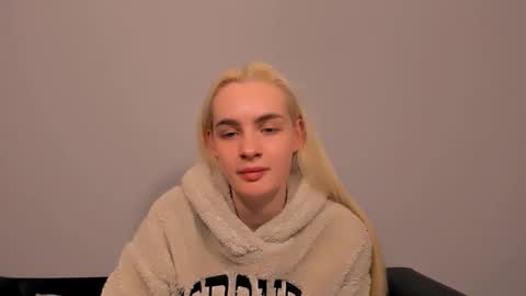 oliviaBeauty online show from March 26, 8:21 pm