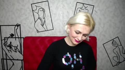 Snapshot of oliviahorst chatting on December 11, 6:25 am OliviaHorst online show from December 11, 6:25 am