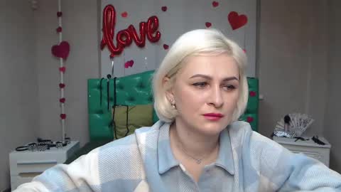 Snapshot of oliviahorst chatting on March 12, 6:18 am OliviaHorst online show from March 12, 6:18 am