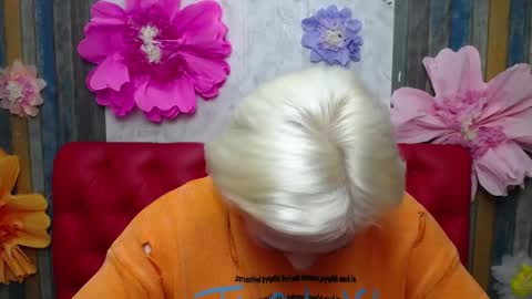 Snapshot of oliviahorst chatting on October 4, 5:46 am OliviaHorst online show from October 4, 5:46 am