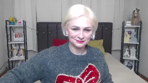 Snapshot of oliviahorst chatting on October 14, 5:32 am OliviaHorst online show from October 14, 5:32 am
