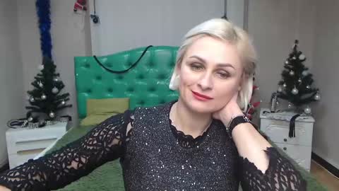 Snapshot of oliviahorst chatting on December 19, 4:24 pm OliviaHorst online show from December 19, 4:24 pm