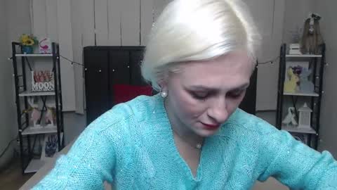 Snapshot of oliviahorst chatting on October 16, 5:43 am OliviaHorst online show from October 16, 5:43 am