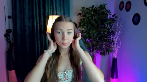 olivialangs online show from May 11, 11:12 am