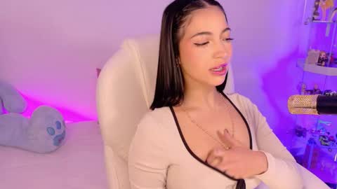 Olivia Mcneill  online show from October 17, 1:25 pm