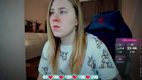 Snapshot of oliviamunk chatting on October 21, 4:16 am . online show from October 21, 4:16 am