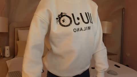 OliviaSway online show from February 22, 8:15 pm