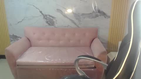 Olivia online show from December 5, 6:09 pm