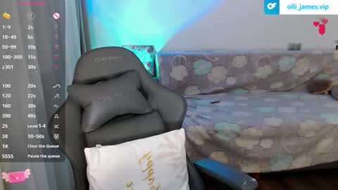 ollie_jamess online show from March 4, 9:43 pm