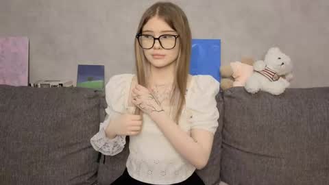 Eva online show from May 23, 1:42 pm