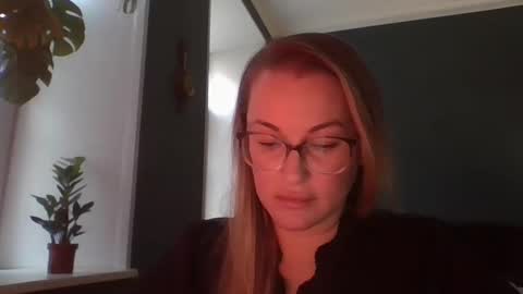 Vikki online show from February 23, 1:34 pm