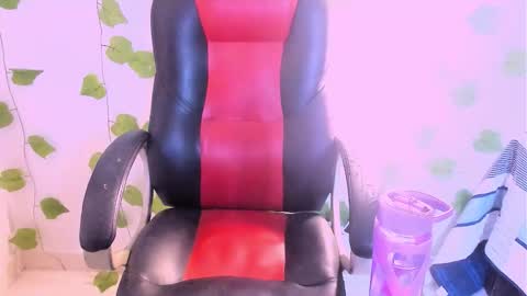 only_sarah1 online show from December 4, 10:43 pm