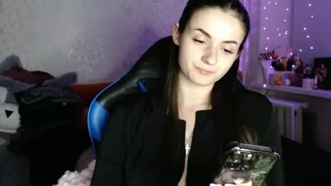 Amalia online show from December 20, 7:18 pm