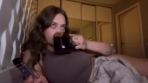 Mia online show from August 4, 12:16 am