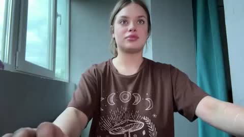 Mia online show from July 7, 5:27 pm