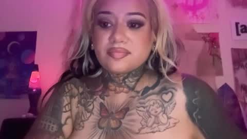 Avery Lee online show from August 3, 9:04 am