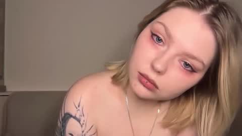 Ophelia online show from February 8, 9:29 pm