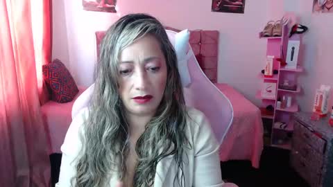 Snapshot of oriana_100 chatting on February 17, 7:12 pm oriana_100 online show from February 17, 7:12 pm