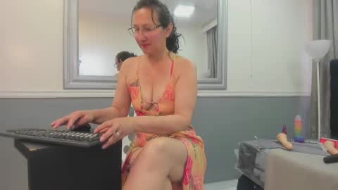 Oriana  online show from April 12, 1:25 pm