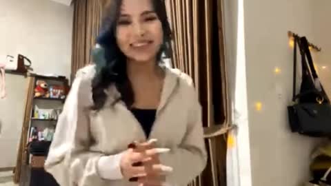 Snapshot of orphaajayi chatting on September 24, 1:43 pm Angel online show from September 24, 1:43 pm