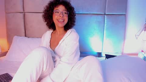 Snapshot of oshun_25 chatting on February 3, 10:21 pm Oshun online show from February 3, 10:21 pm