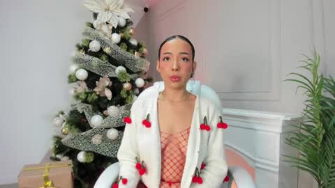 Snapshot of oshun_25 chatting on December 23, 12:41 pm Oshun online show from December 23, 12:41 pm