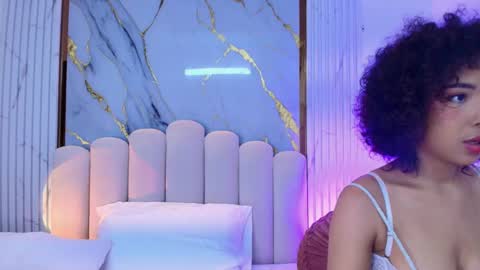 Snapshot of oshun_25 chatting on February 4, 11:49 am Oshun online show from February 4, 11:49 am