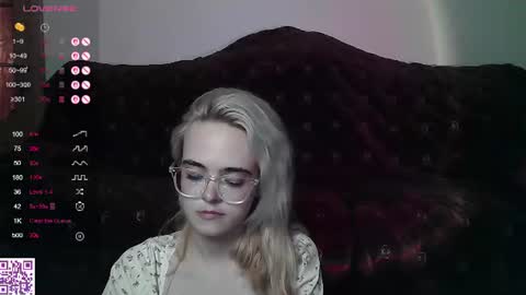 Oxcy online show from July 4, 9:10 pm