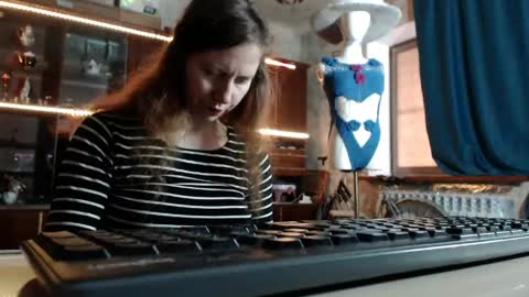Ella online show from May 12, 7:16 am