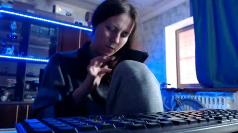 Ella online show from May 20, 8:11 am