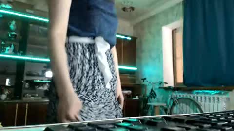 Ella online show from May 18, 7:36 am